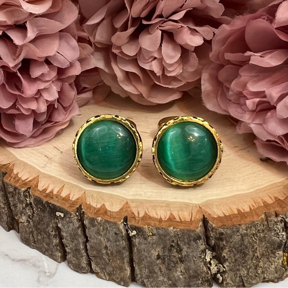 Elegant Round Emerald Green Chrysoprase Gold Cufflinks - Picture 2 of 16